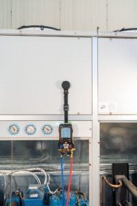 testo 557s Комплект 2 с заправочными шлангами - Умный цифровой манометрический коллектор, смарт-зонды вакуума и температуры и набор из четырёх заправочных шлангов (0564 5572)